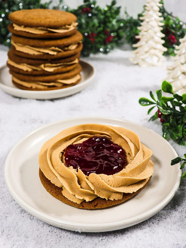 biscoff sandwich cookie with jam, christmas jam sandwich cookies