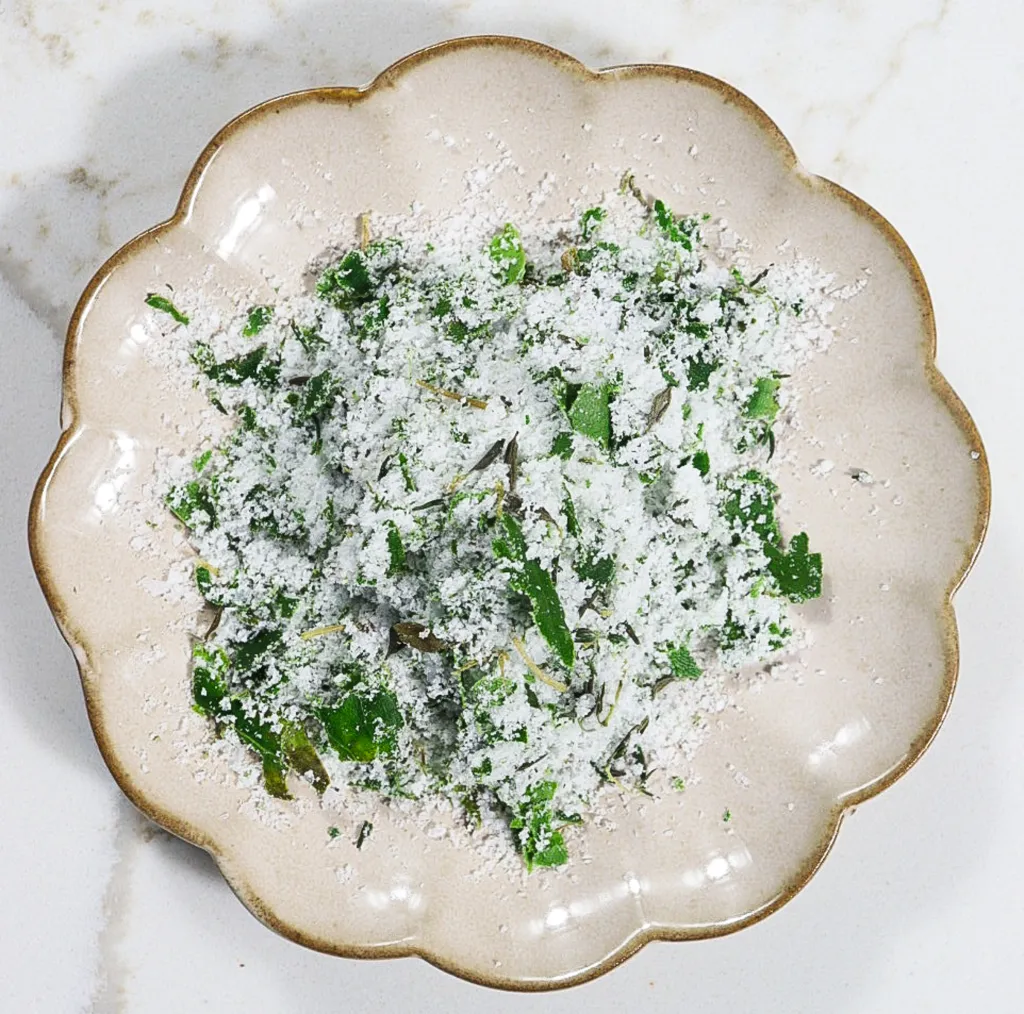 bay leaf and salt