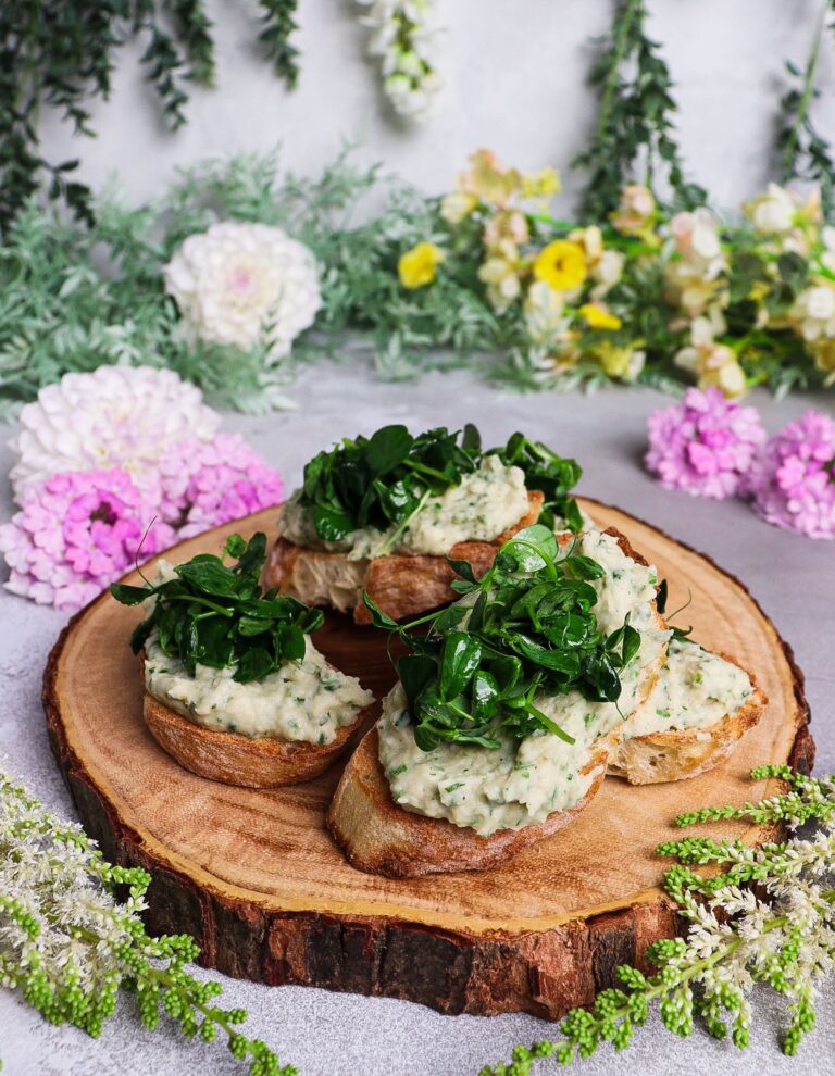 Herbed White Bean Crostini
