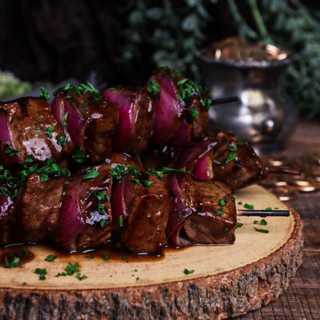 stout glazed steak and onion skewers, dwarven recipes, grilled steak and onions