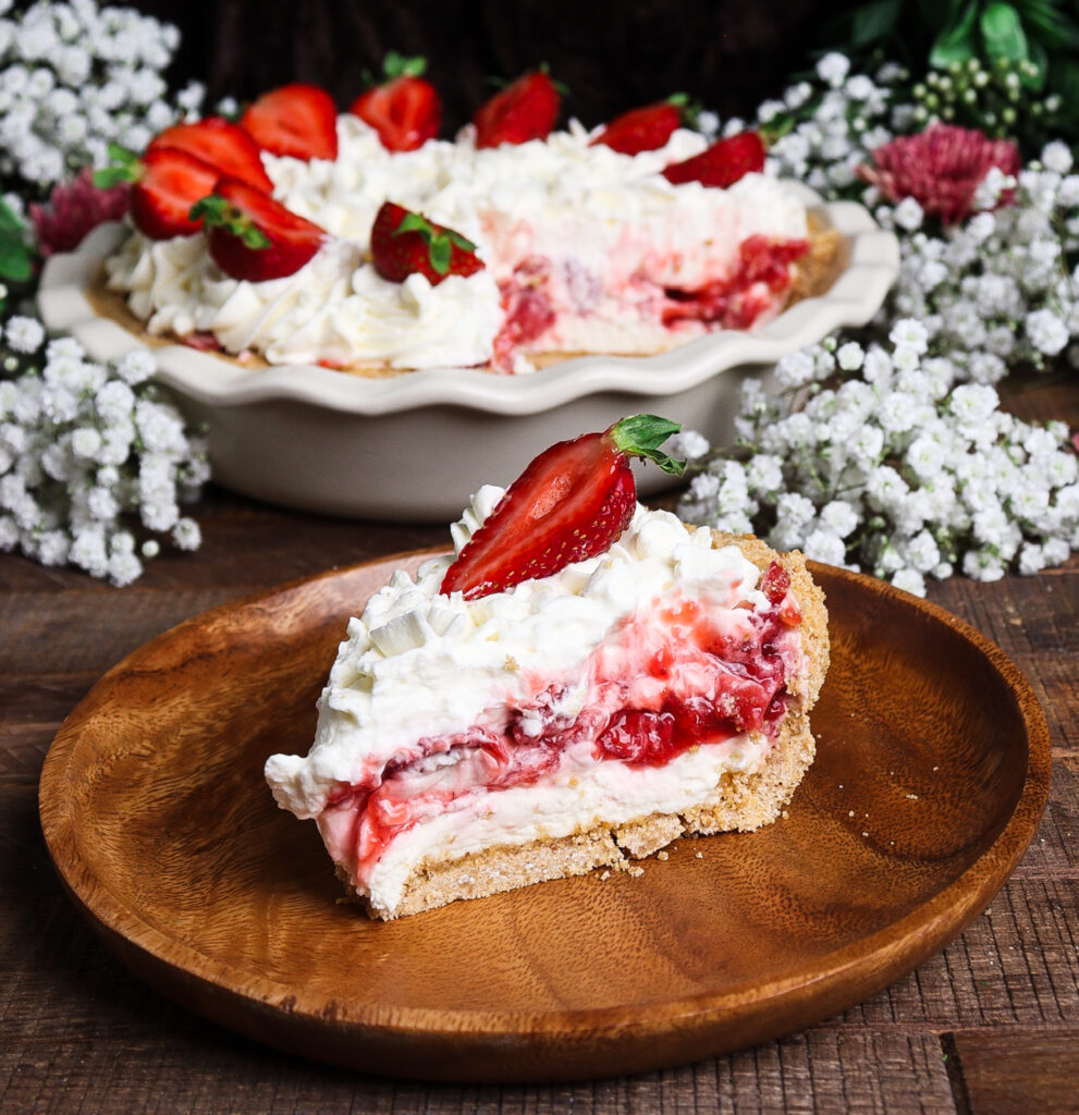 strawberries and cream pie, strawberry pie with cream cheese and graham cracker crust, hobbit dessert recipes