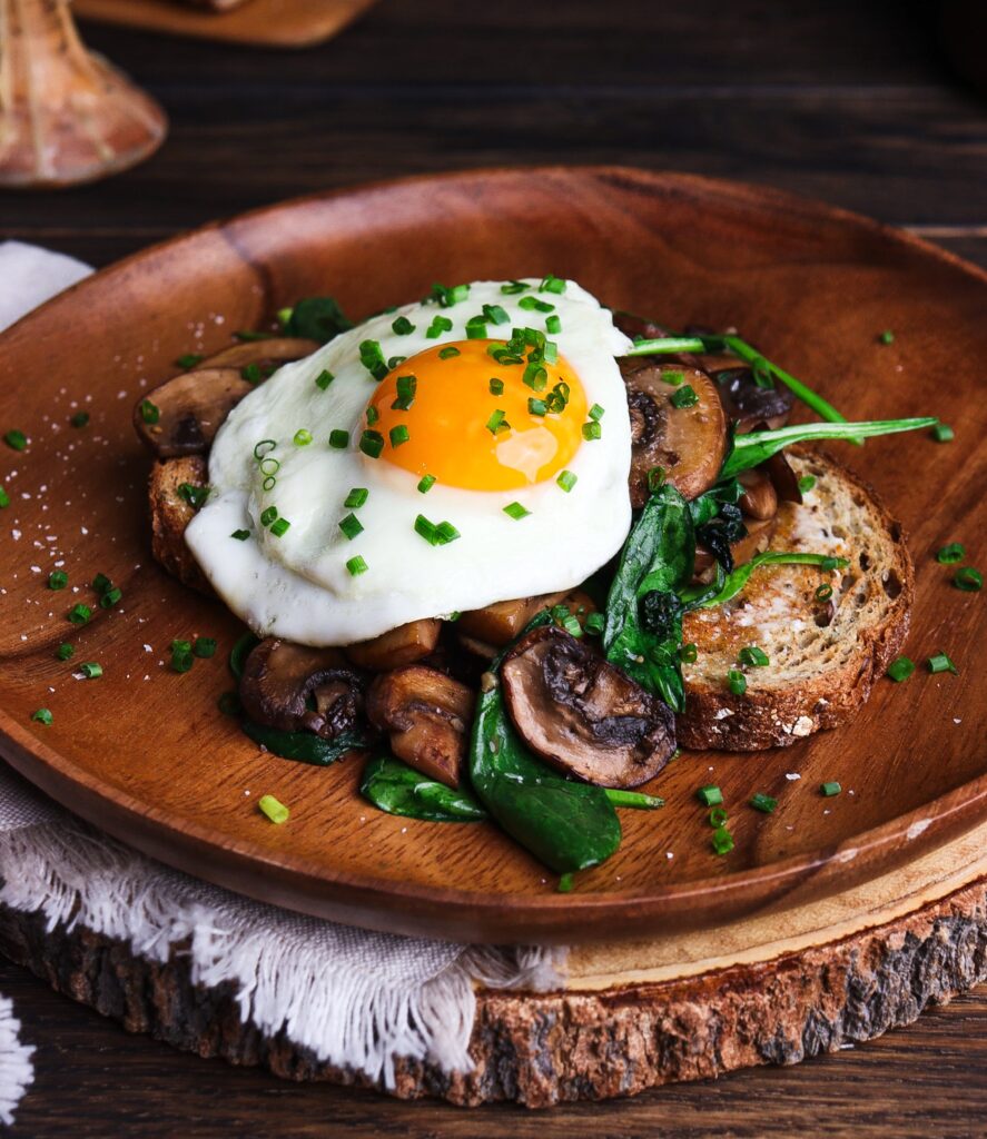 mushroom spinach and eggs on toast, hobbit breakfast, winter breakfast recipes