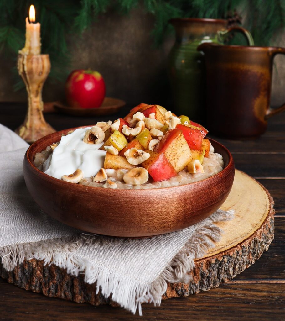 creamy barley porridge with apples, barley porridge recipes, hobbit breakfast