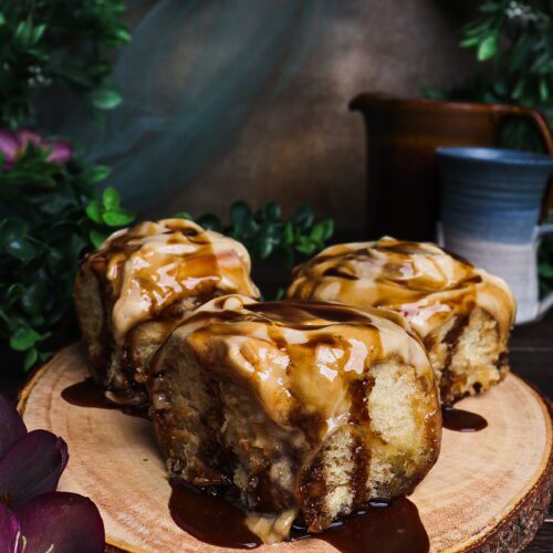 guinness cinnamon rolls, dessert recipes with guinness, st patrick's dessert recipes